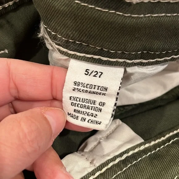 NWT DISCLOSURE BAGGY CARGO CAMO PANTS💚💚 - Picture 13 of 14